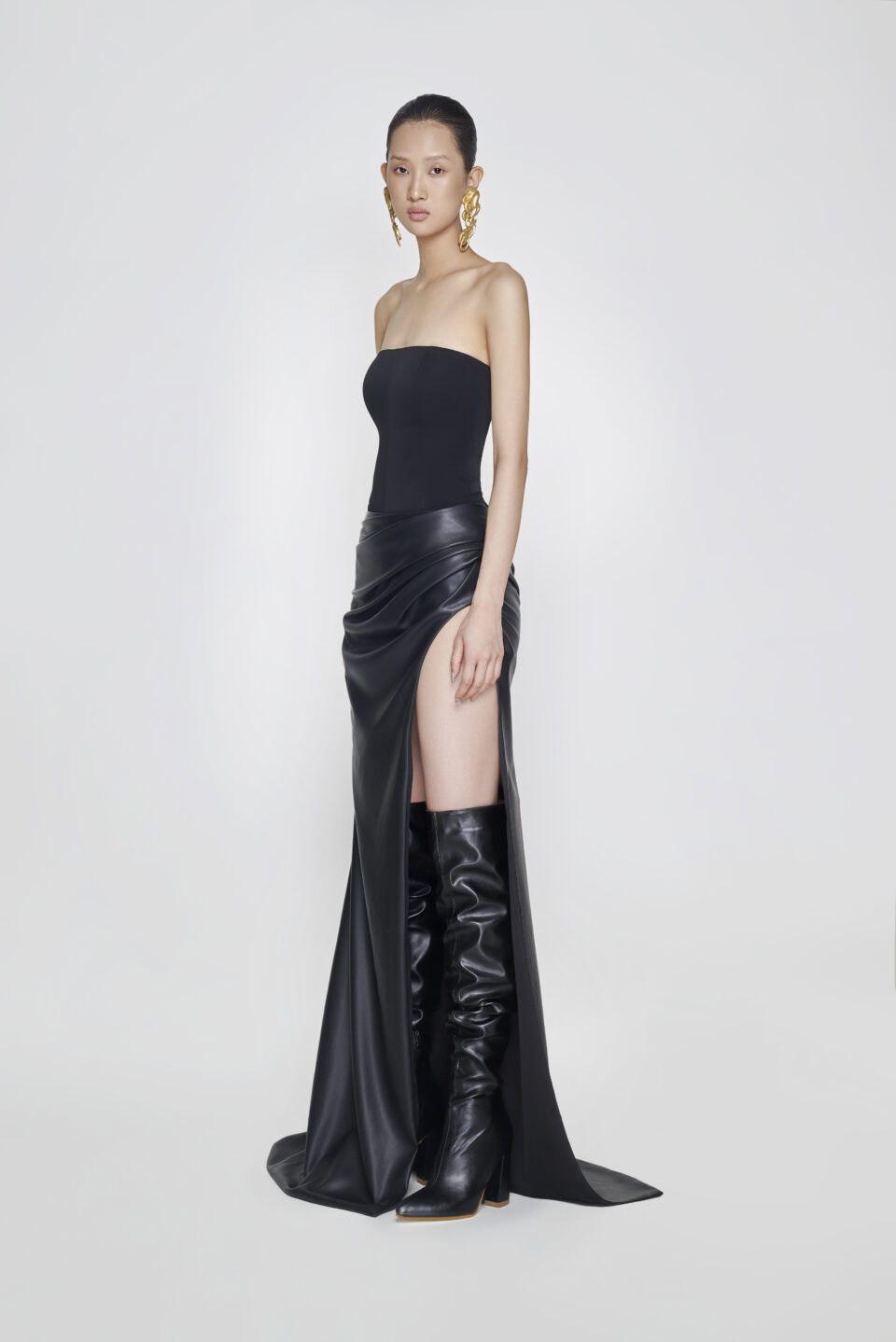Tonyy by AnhLee or Tonyy in the latest design for SS2024 collection. Discover more.