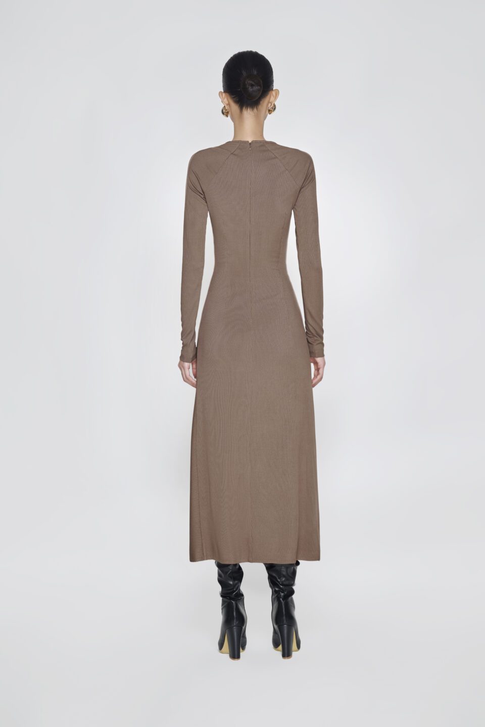 Tonyy by AnhLee or Tonyy in the latest design for SS2024 collection. Discover more.