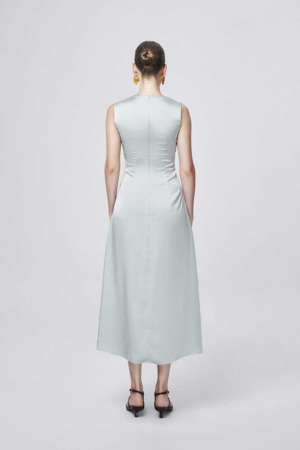 Tonyy by AnhLee or Tonyy in the latest design for SS2024 collection. Discover more.