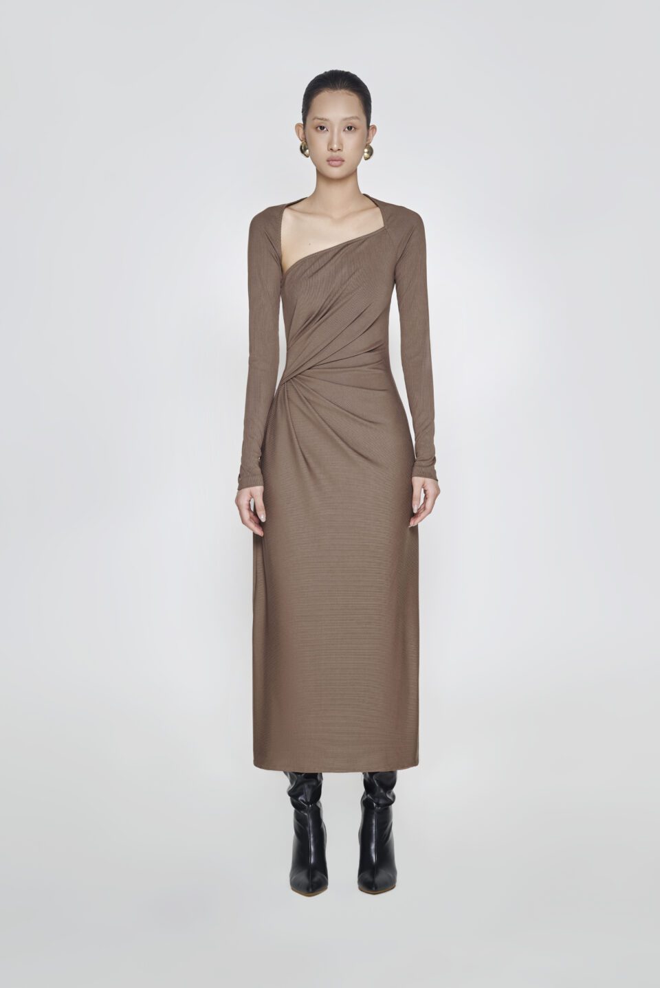 Tonyy by AnhLee or Tonyy in the latest design for SS2024 collection. Discover more.