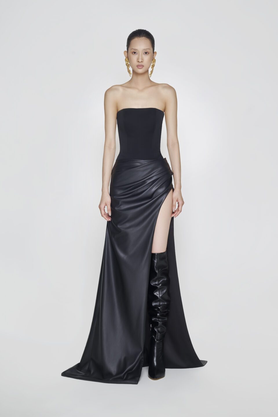 Tonyy by AnhLee or Tonyy in the latest design for SS2024 collection. Discover more.